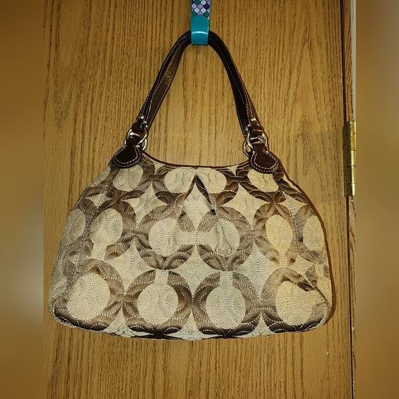 Like new vintage coach quilted singnature special edition hand bag see pics
